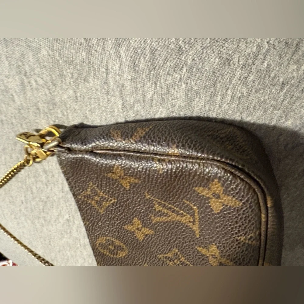 XSOLDX Louis Vuitton Pochette Accessoires Monogram Shoulder Bag Authentic - Picture 11 of 15